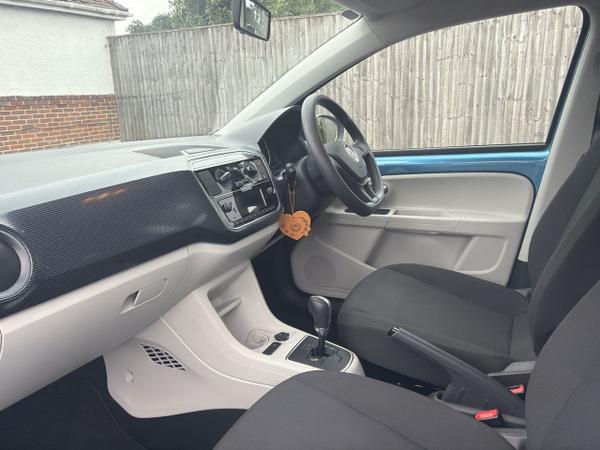 Volkswagen up! Photo 1