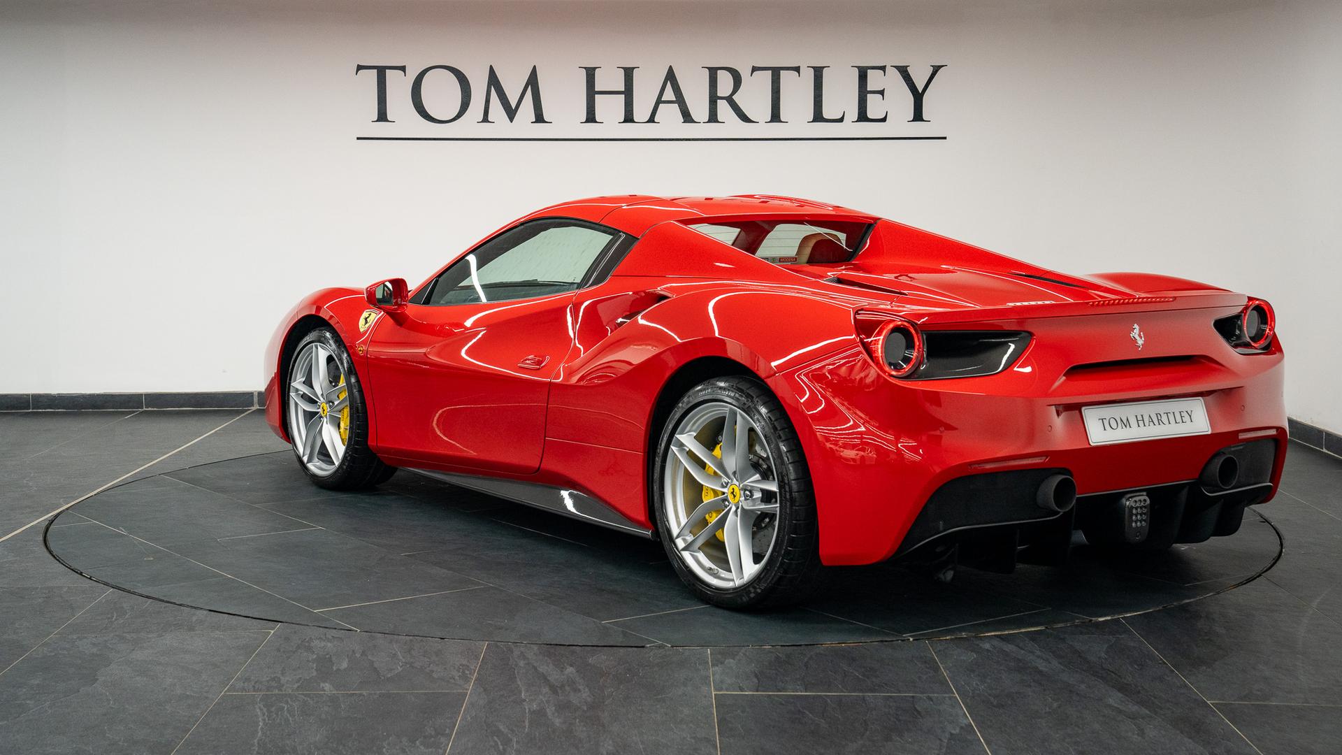 Ferrari 488 Photo 8668b218-7bec-4c84-bddf-7b21ab2a7821.jpg