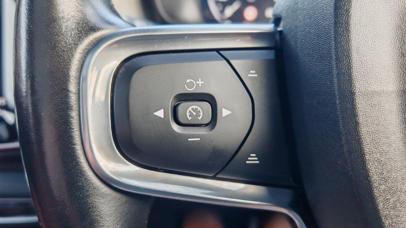 Used Volvo XC40 KX68ULD 31