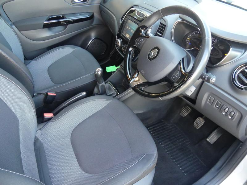 Renault Captur Photo 869712c8-e389-48aa-8133-08999047e1c4.jpg