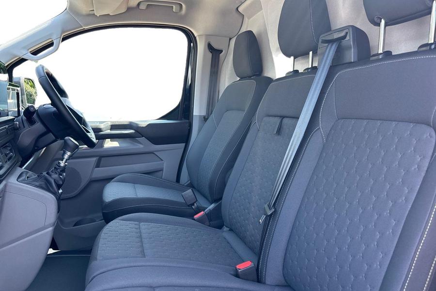 Ford TRANSIT CUSTOM Photo 86bd1490-a9da-455f-a0ae-d3ab2f6134e0.jpg