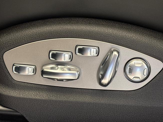 PORSCHE Macan Photo 36