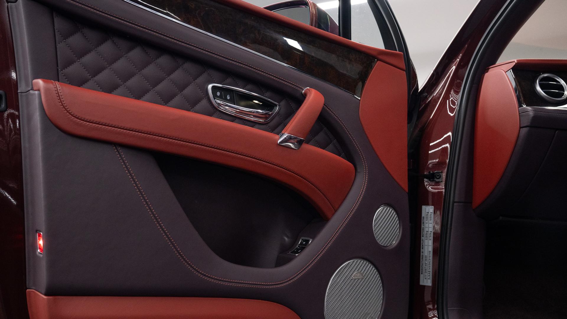 Bentley Bentayga Photo 86d8bab8-db93-4cf2-b389-702bc7cf8de2.jpg