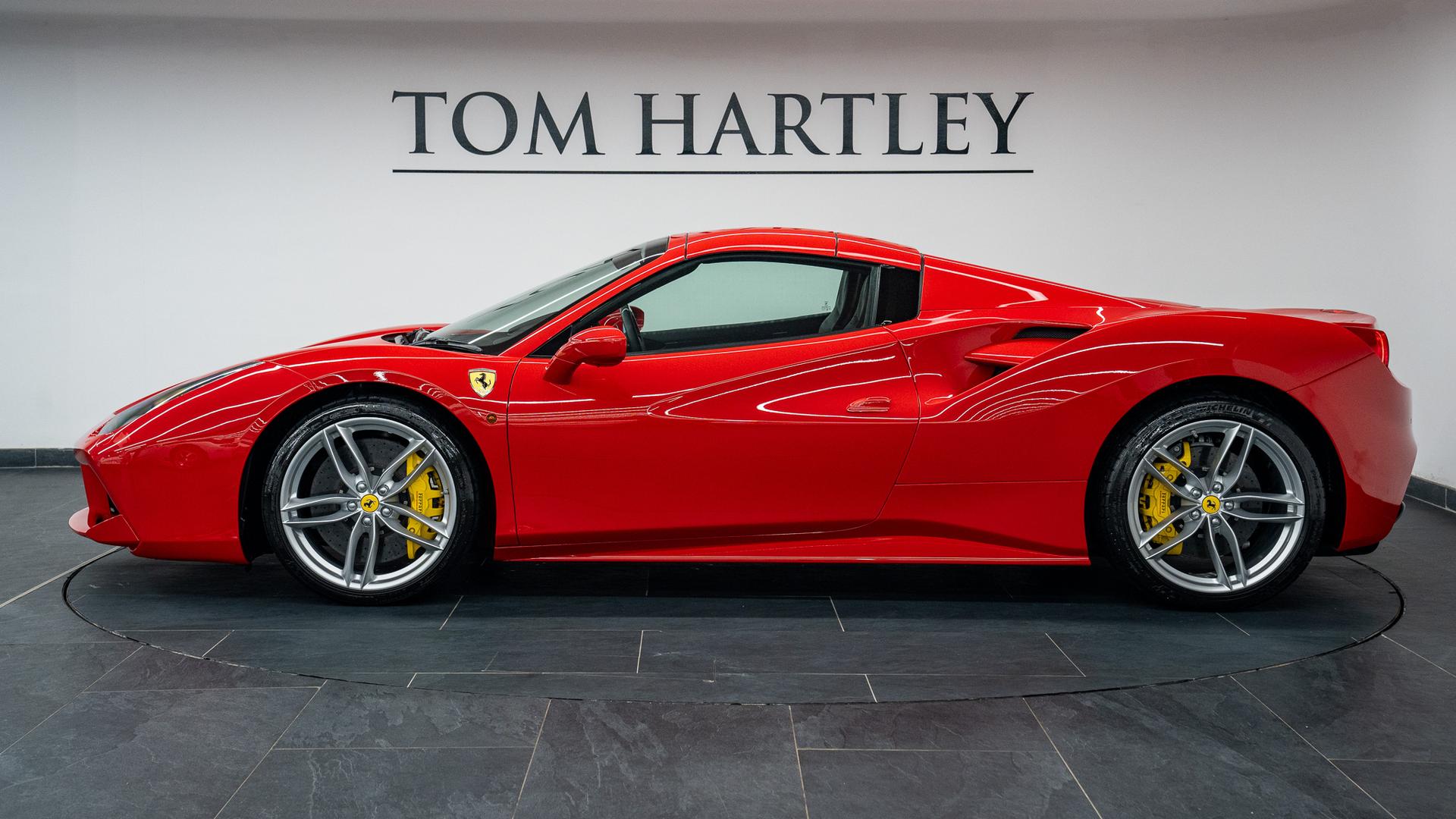 Ferrari 488 Photo 86dc4a94-9231-433c-a2d0-ba50e7a1dfd9.jpg