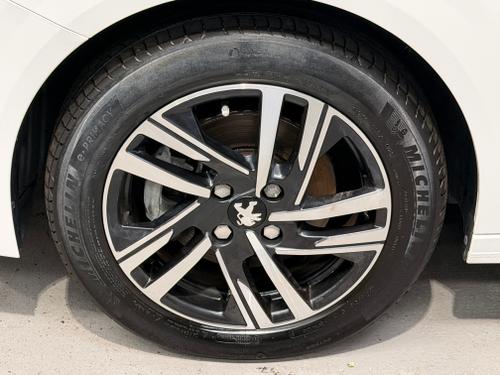 Peugeot 208 Photo 86e50a9d-3ded-45b2-93d9-30854d870b5b.jpeg