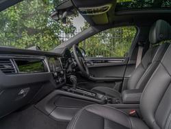 PORSCHE Macan Photo 3