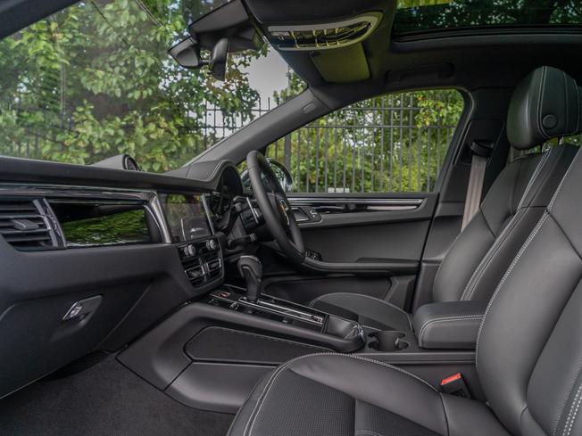 PORSCHE Macan Photo 3