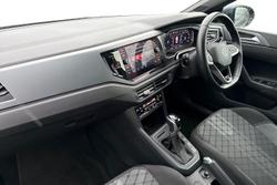 VOLKSWAGEN Taigo Photo 2