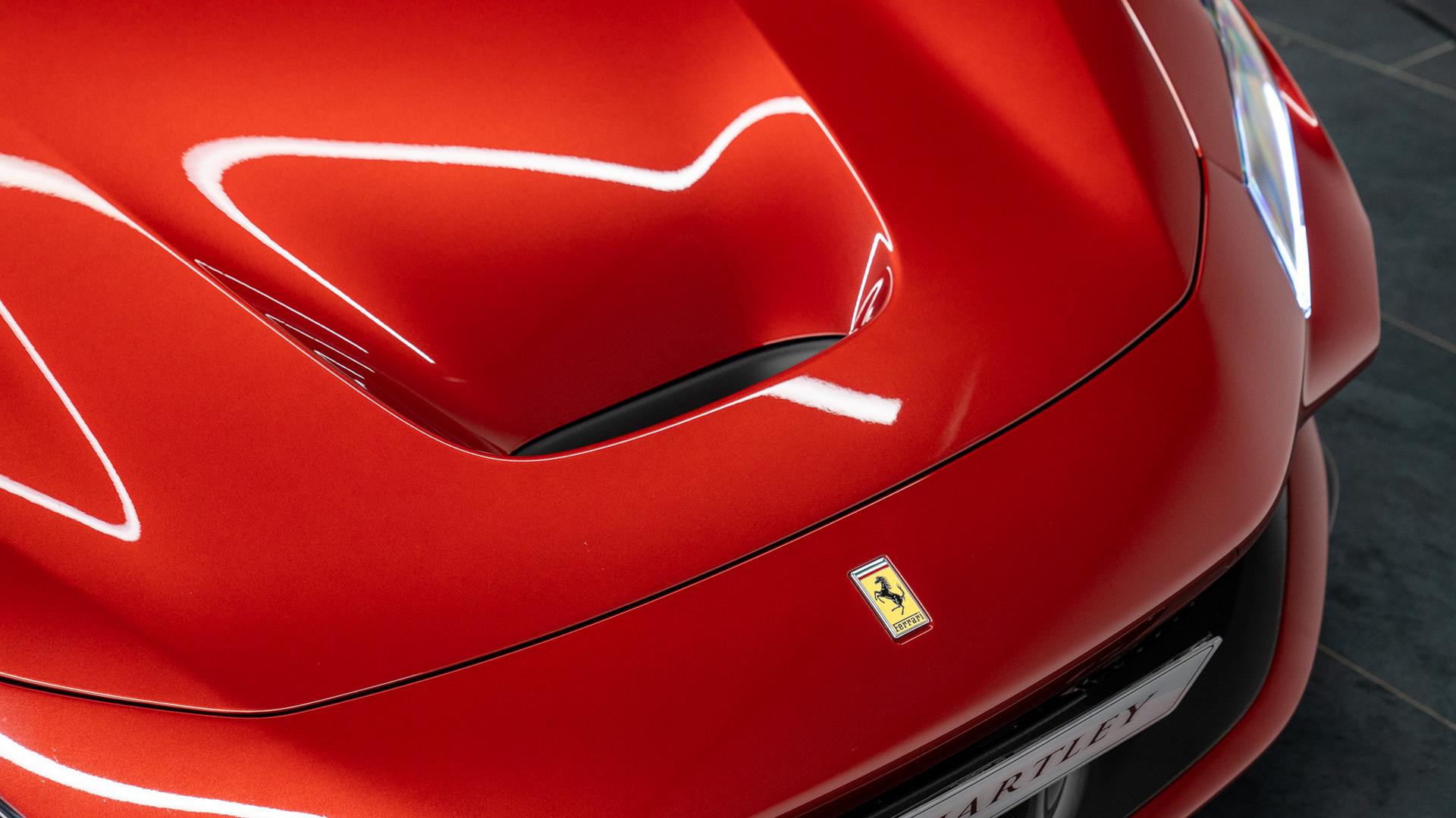 Ferrari F8 Photo 87386171-fab7-4e15-94c0-95d5dfa08fc5.jpg