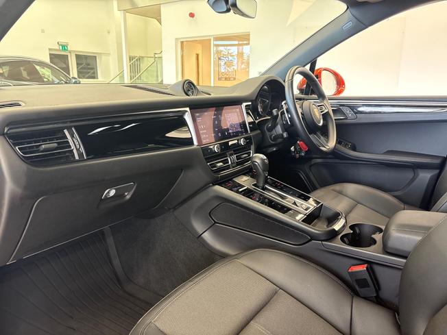 PORSCHE Macan Photo 13