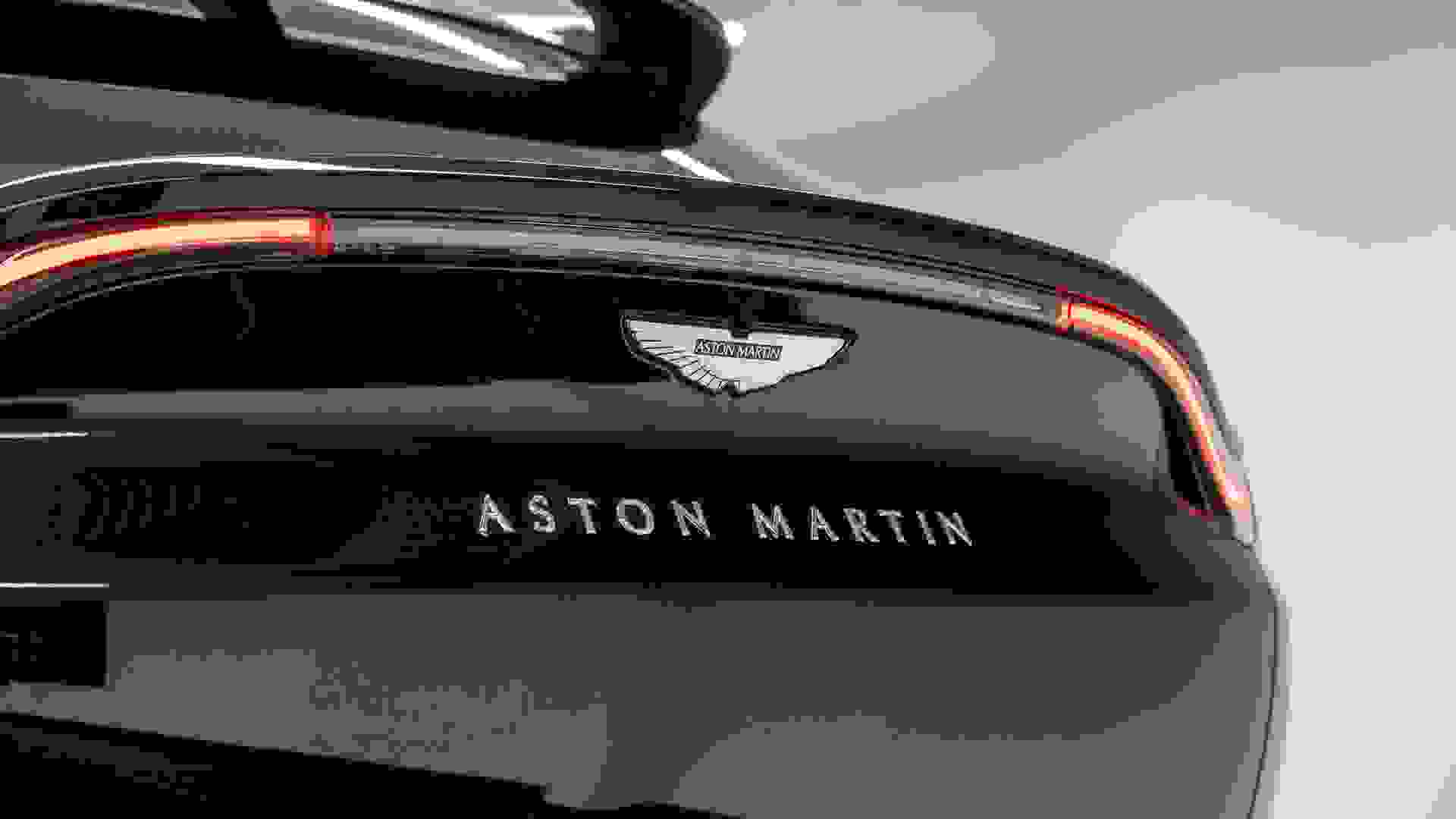 Aston Martin DBX Photo 873d964a-36fb-4991-8789-592ba93f80ee.jpg