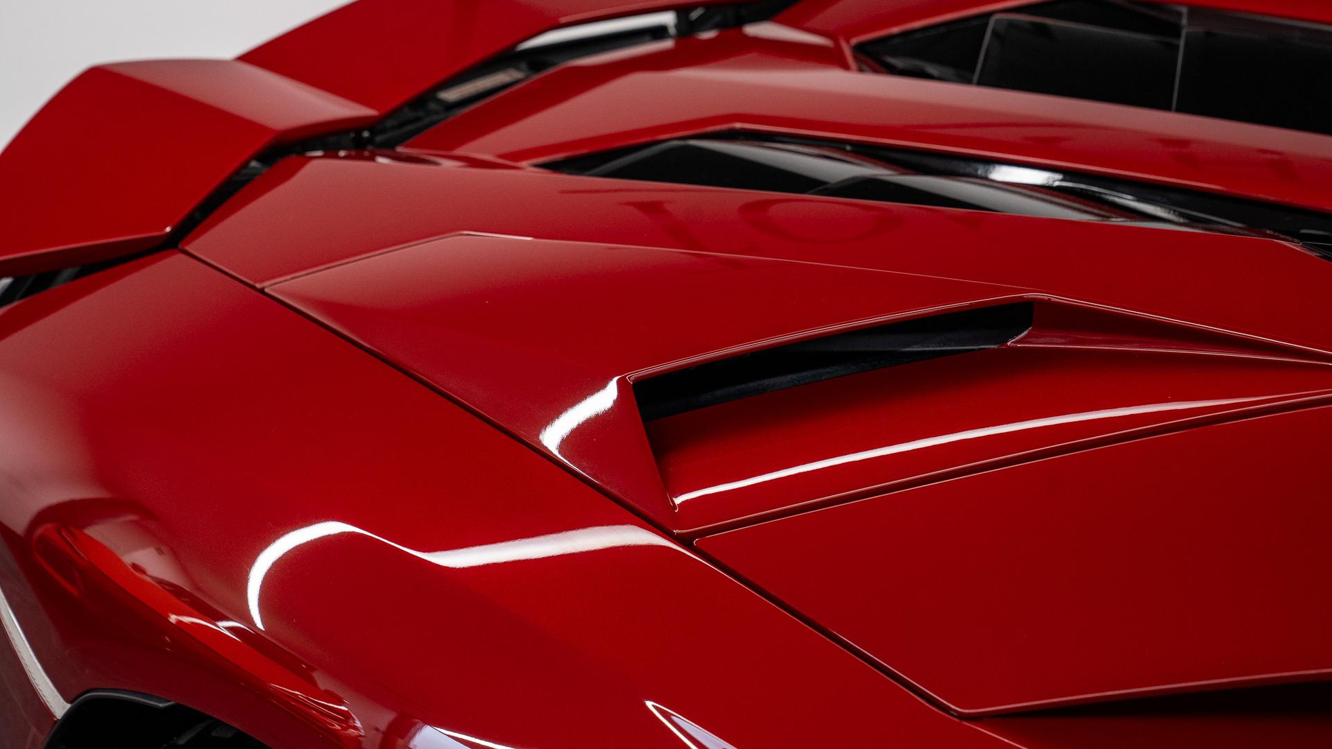 LAMBORGHINI Aventador Photo 87520350-759a-47f9-8a95-d7bbc3c1124b.jpg
