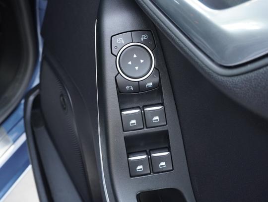 Ford Fiesta Photo 87750f0d-b7ab-485d-9c5b-ebd564c2ae89.jpg