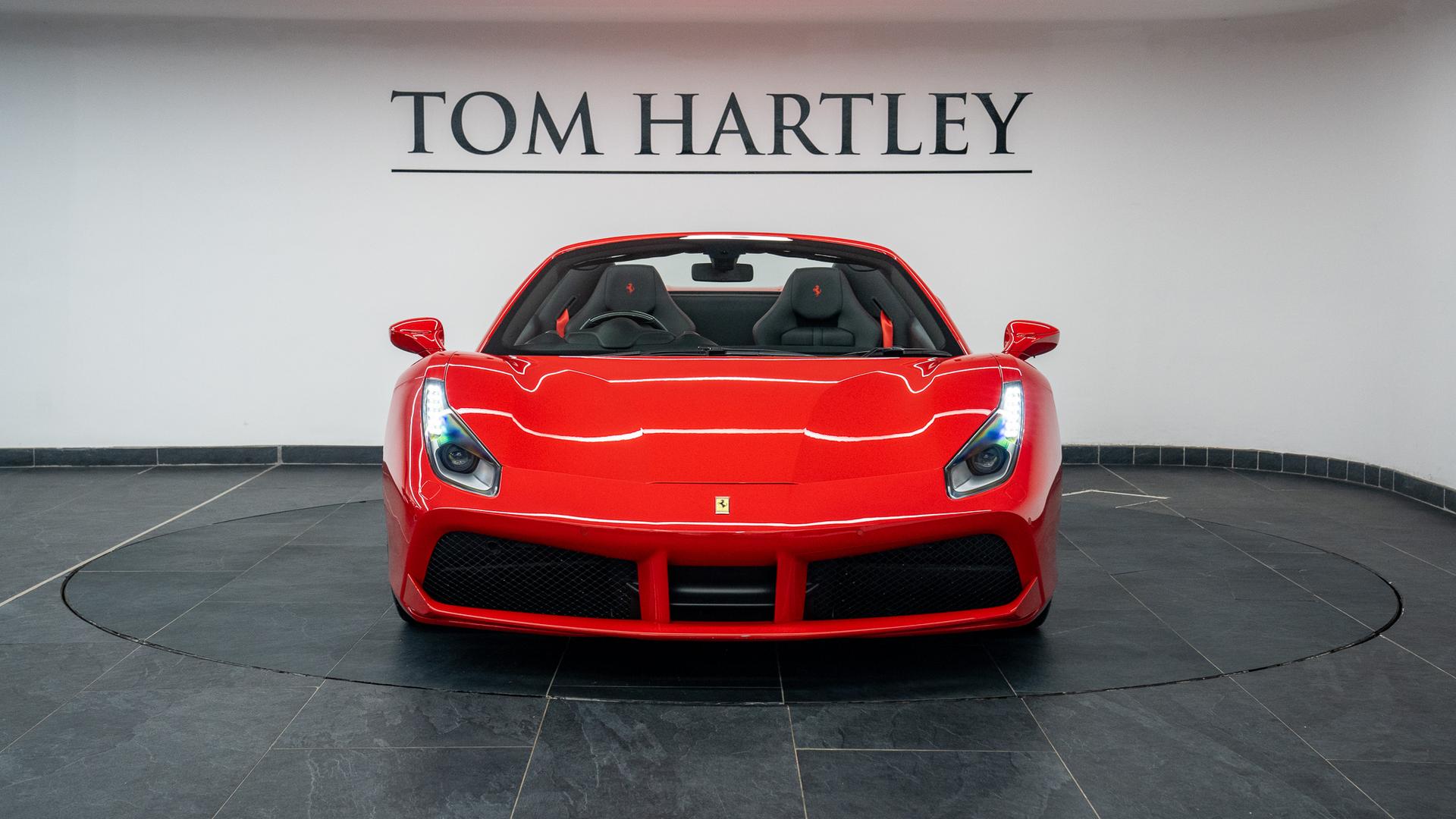 Ferrari 488 Photo 878211e0-22e6-4738-bc91-711b9622e5bc.jpg