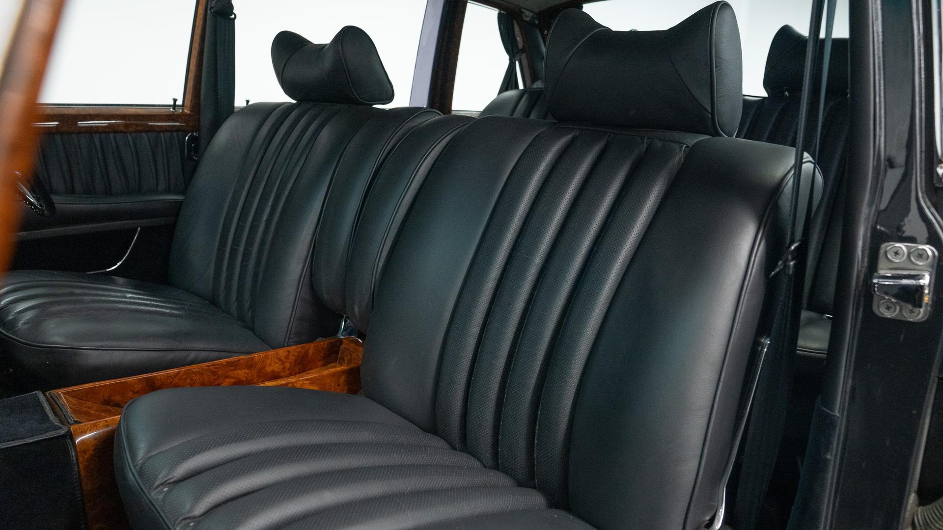 Mercedes-Benz 600 Photo 8785362a-ad74-4e9a-b5b2-6c261f4a2046.jpg