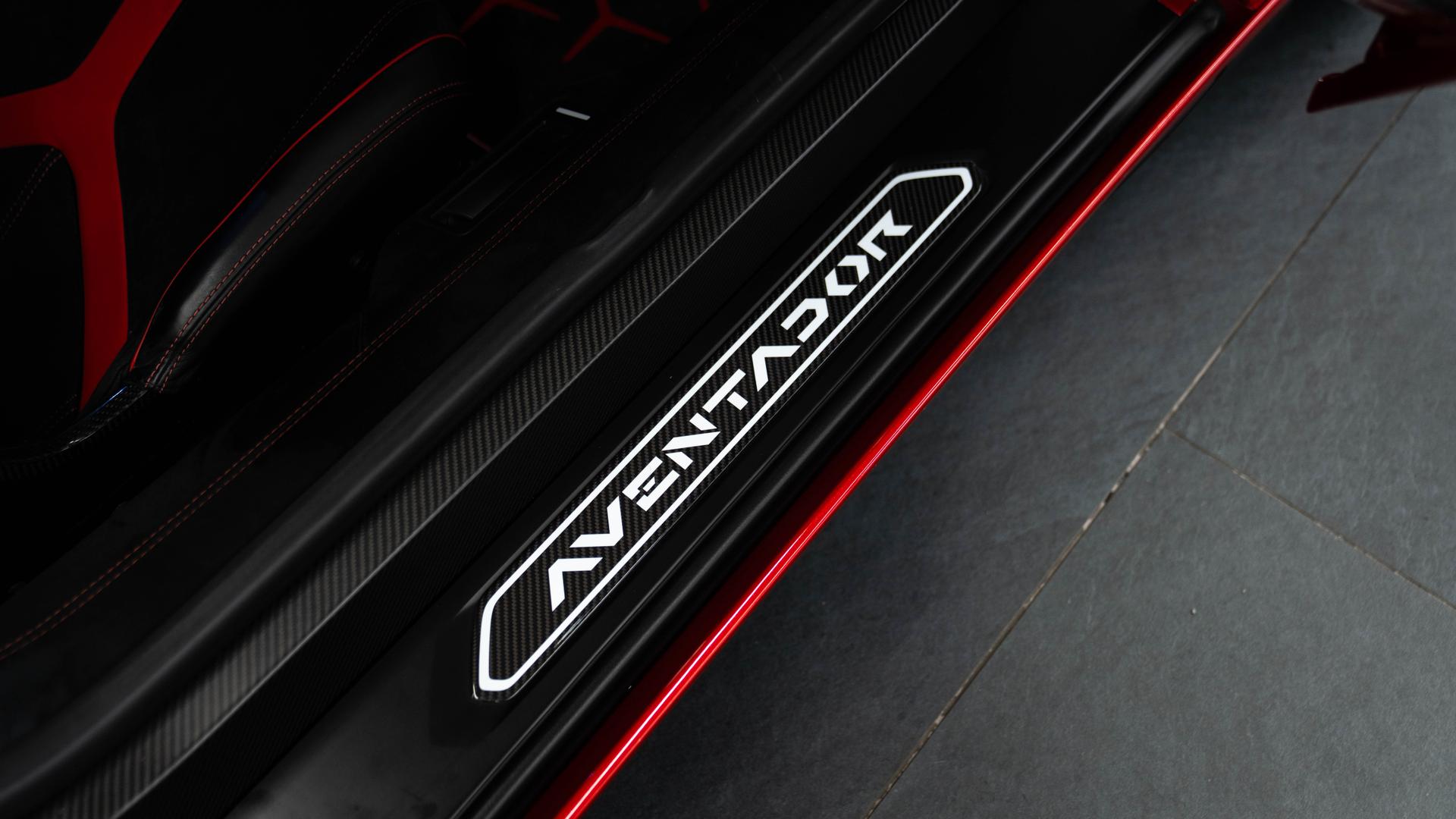 LAMBORGHINI Aventador Photo 8790cbd1-05bd-41a2-8f30-5e53f877590f.jpg