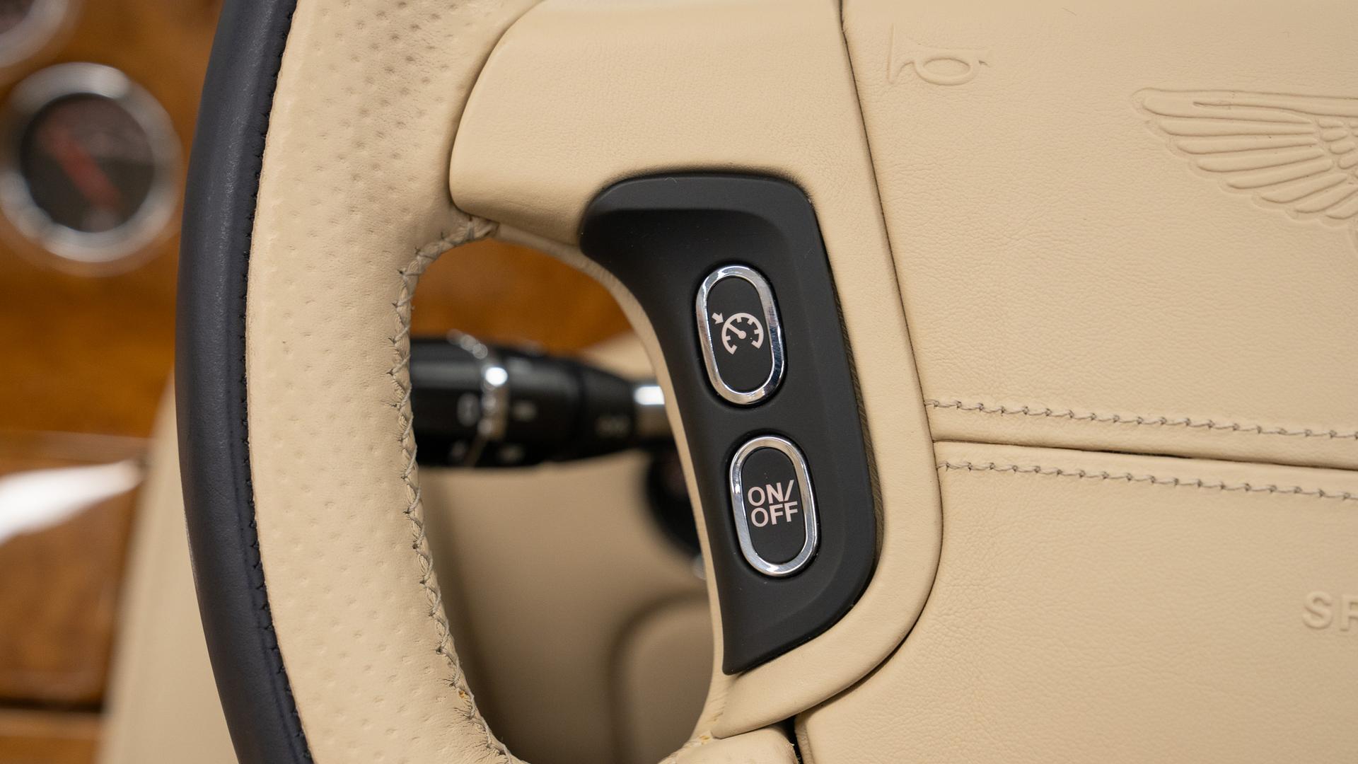 Bentley Azure T Photo 879a1f2f-3693-4675-af59-f6b618078d40.jpg