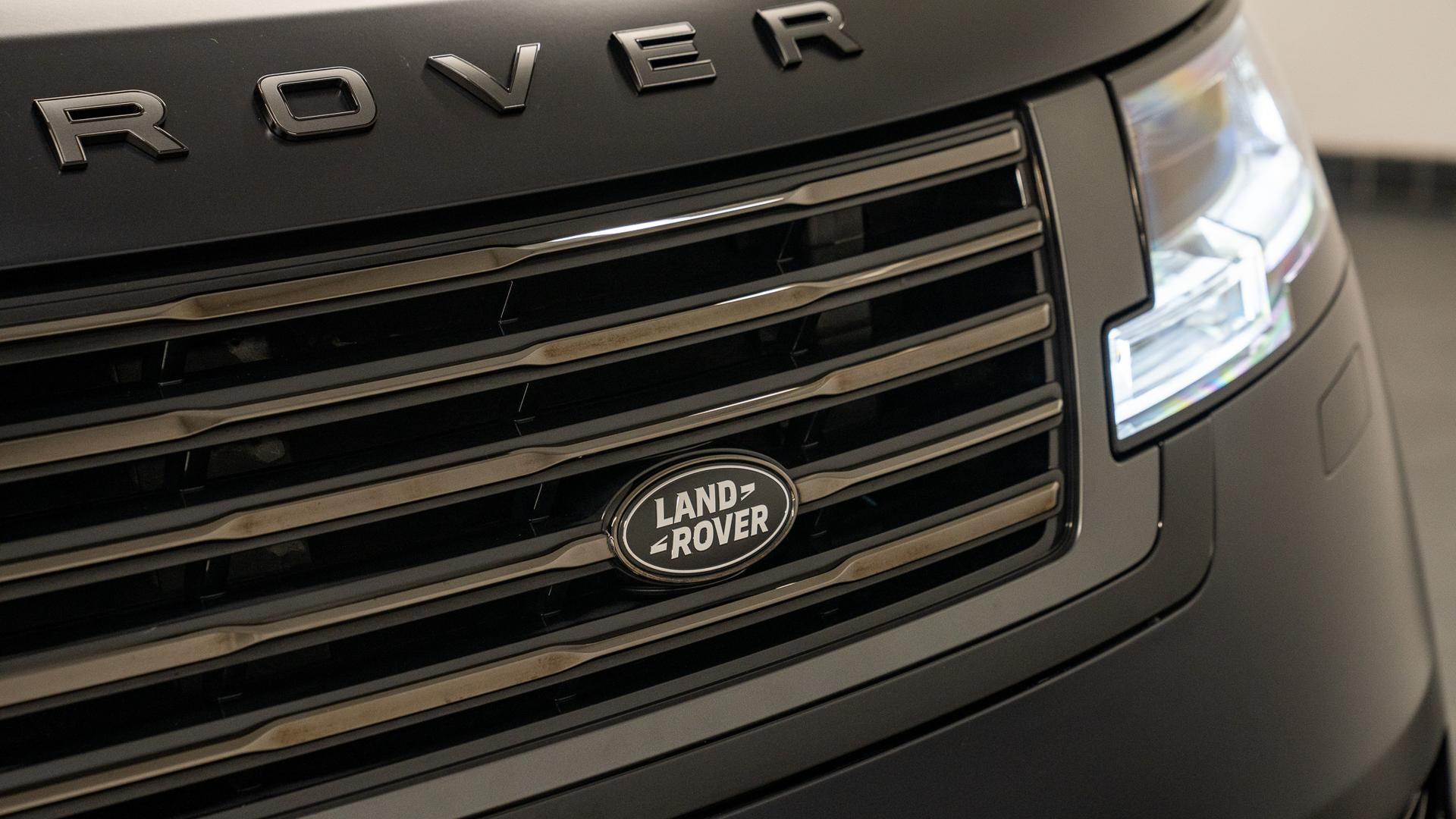 Land Rover Range Rover Photo 879ca151-fee0-4952-b7e1-e49d95acc6f7.jpg