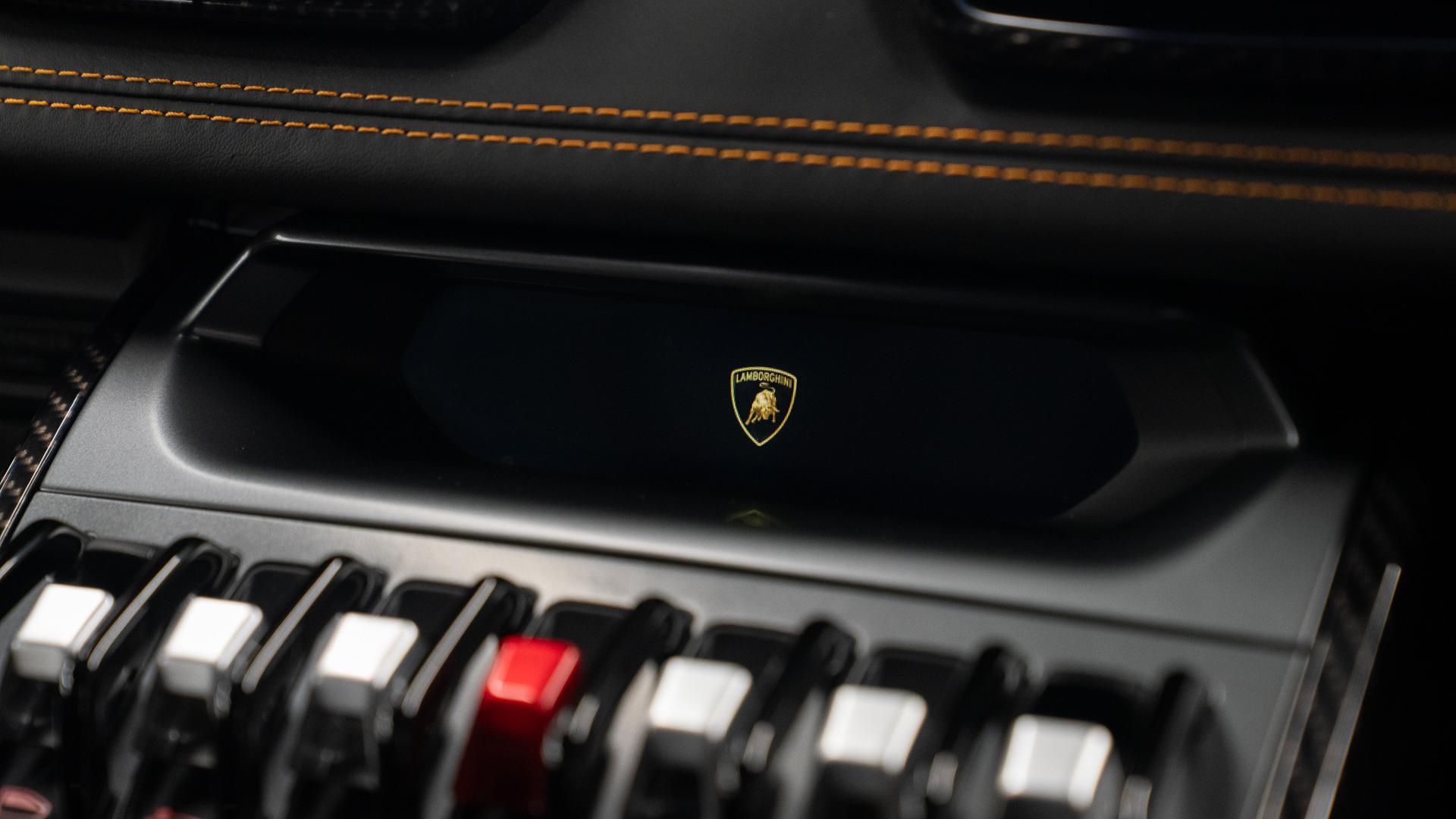 LAMBORGHINI Huracan Photo 879fe67d-763e-442e-9971-17581c275644.jpg