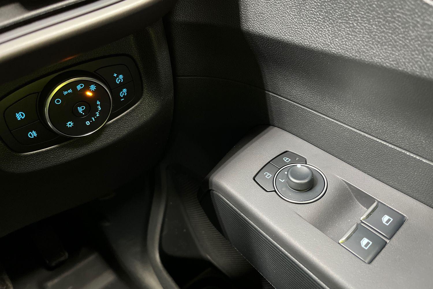 Ford TRANSIT COURIER Photo 16