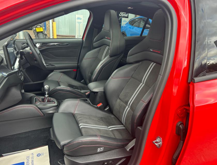 Ford Focus Photo 87c6f282-f6b5-43da-9295-3ee2fbf1df77.jpg