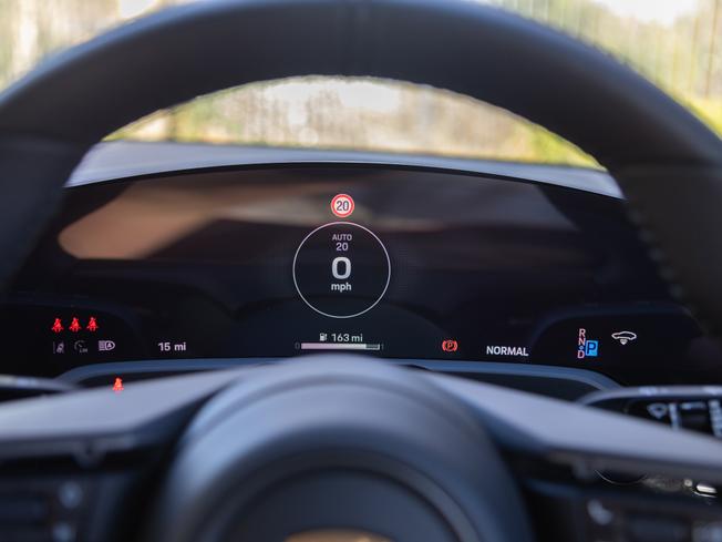 PORSCHE Taycan Photo 25