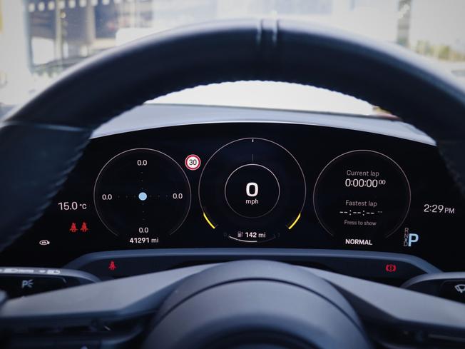 PORSCHE Taycan Photo 23