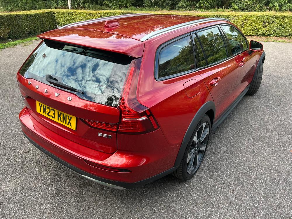 Used Volvo V60 Cross Country YM23KNX 11
