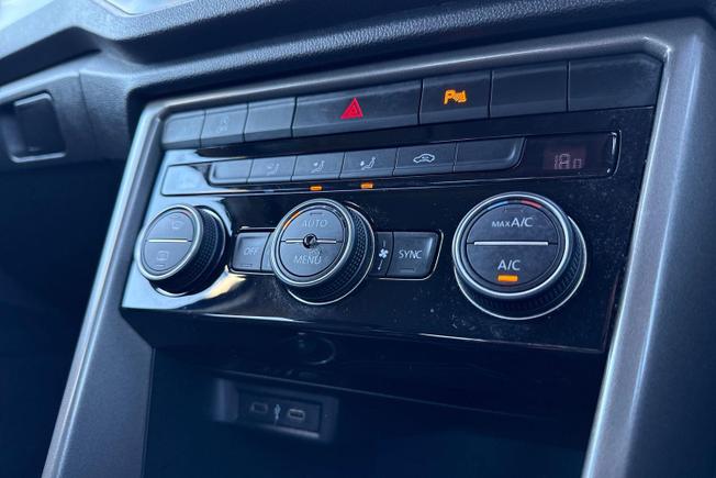 Volkswagen T-Roc Photo 31