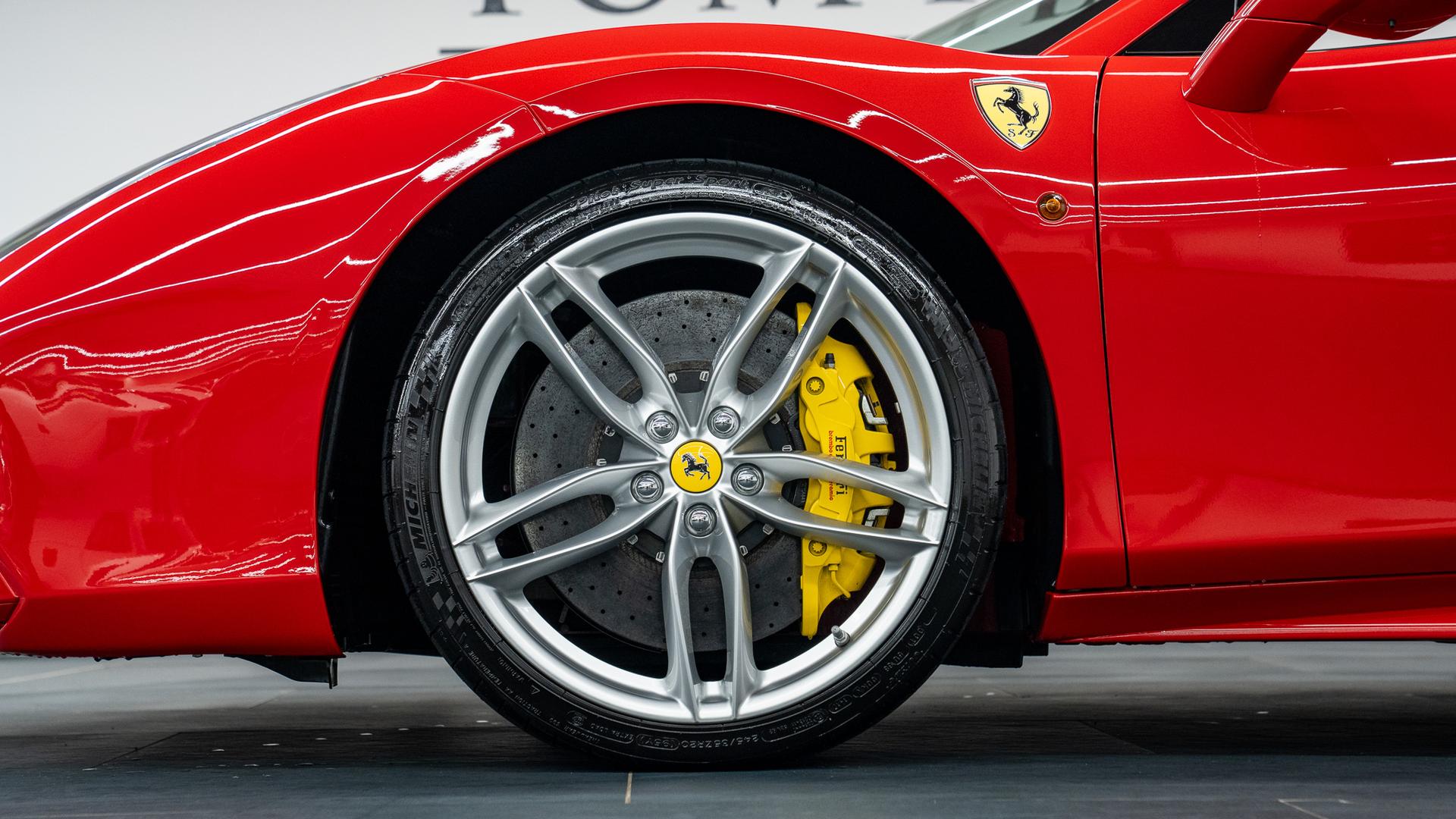 Ferrari 488 Photo 87f88683-331f-4c50-9434-0c8d7e696640.jpg