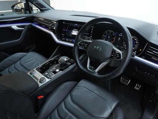 Volkswagen Touareg Photo 87fa1052-b479-4c83-ad64-a188b6faf715.jpg