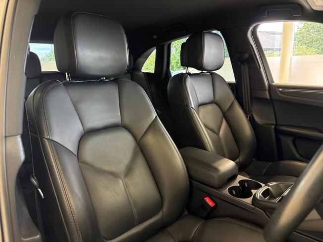 PORSCHE Macan Photo 14