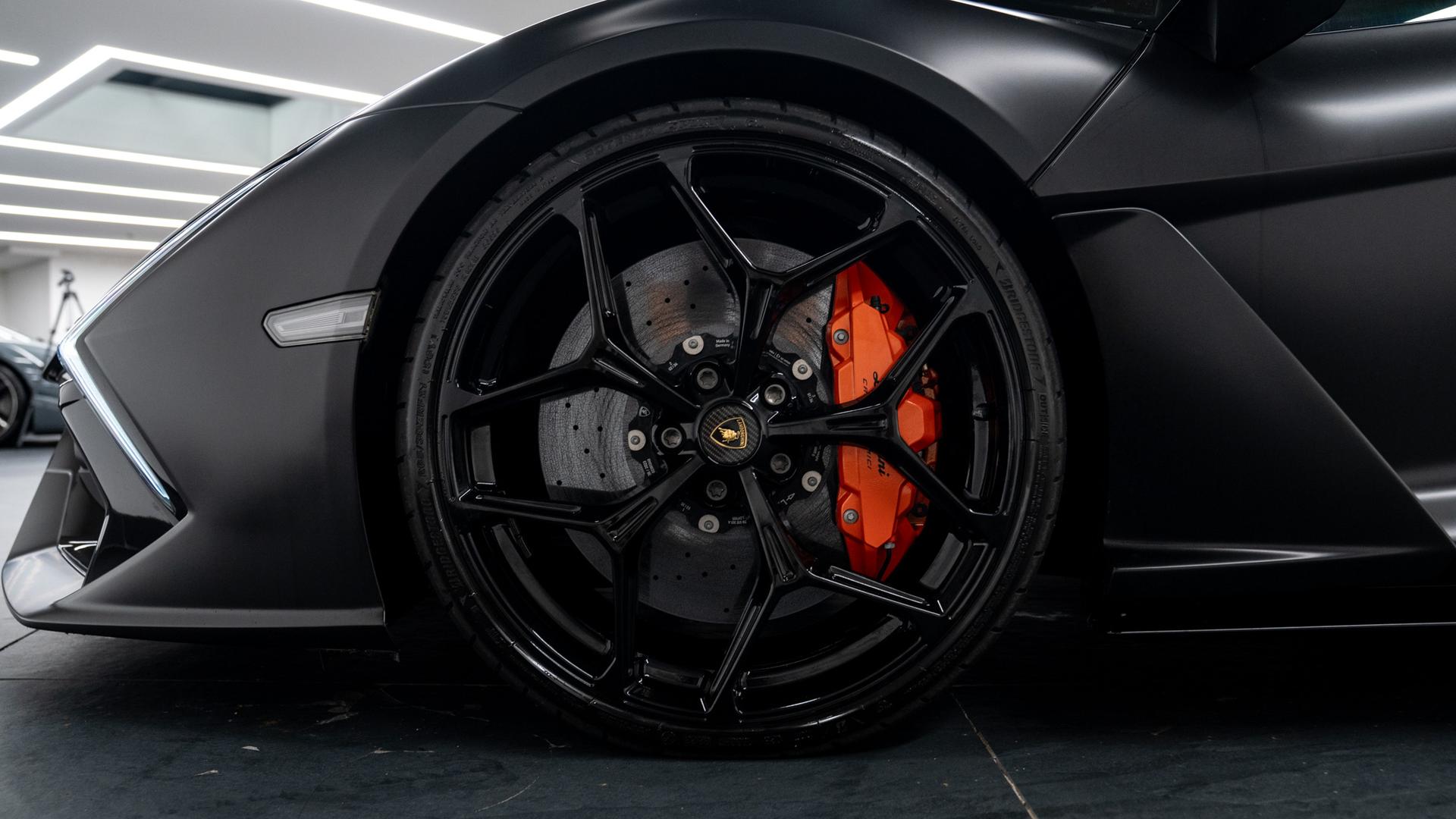 LAMBORGHINI Revuelto Photo 881fc763-235c-4b83-b968-25be596432bc.jpg