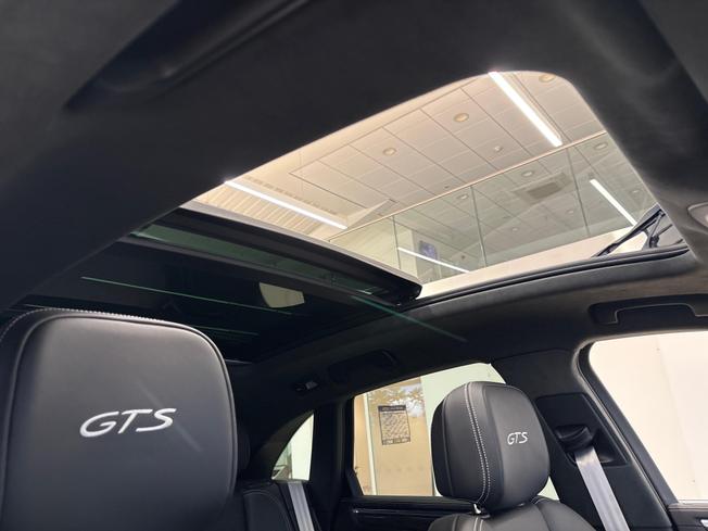 PORSCHE Macan Photo 28
