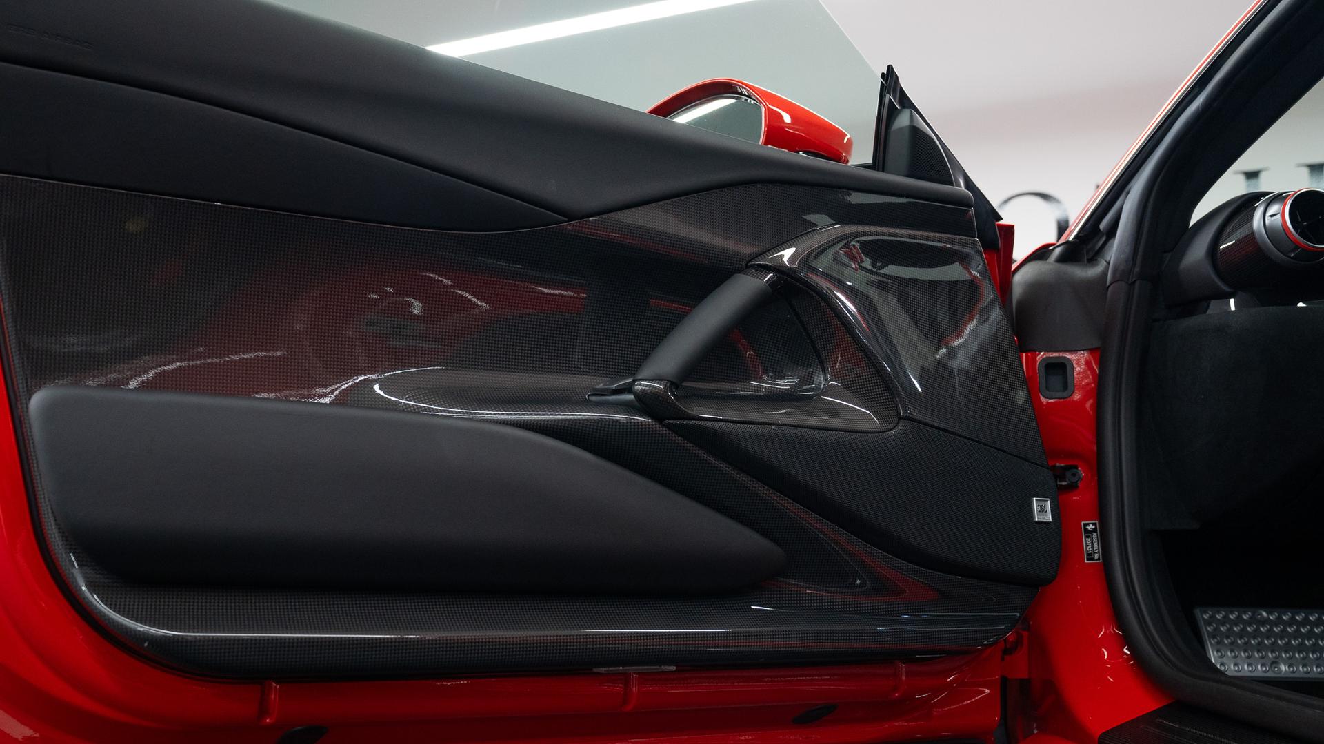 Ferrari 812 Photo 88413d47-7d48-41b1-939e-1dd5b27a9b94.jpg
