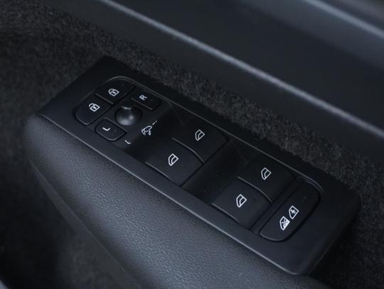 Volvo XC40 Photo 885a10c8-7b65-44b7-b759-4ea6f4991220.jpg