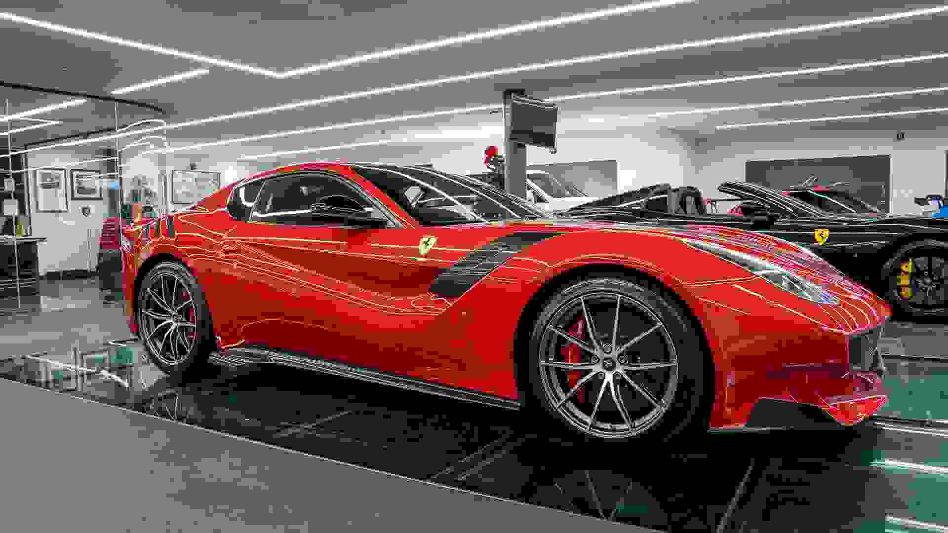 Ferrari F12 Photo 885e171a-eb4f-42e2-a50f-ee6af6428b4d.jpg