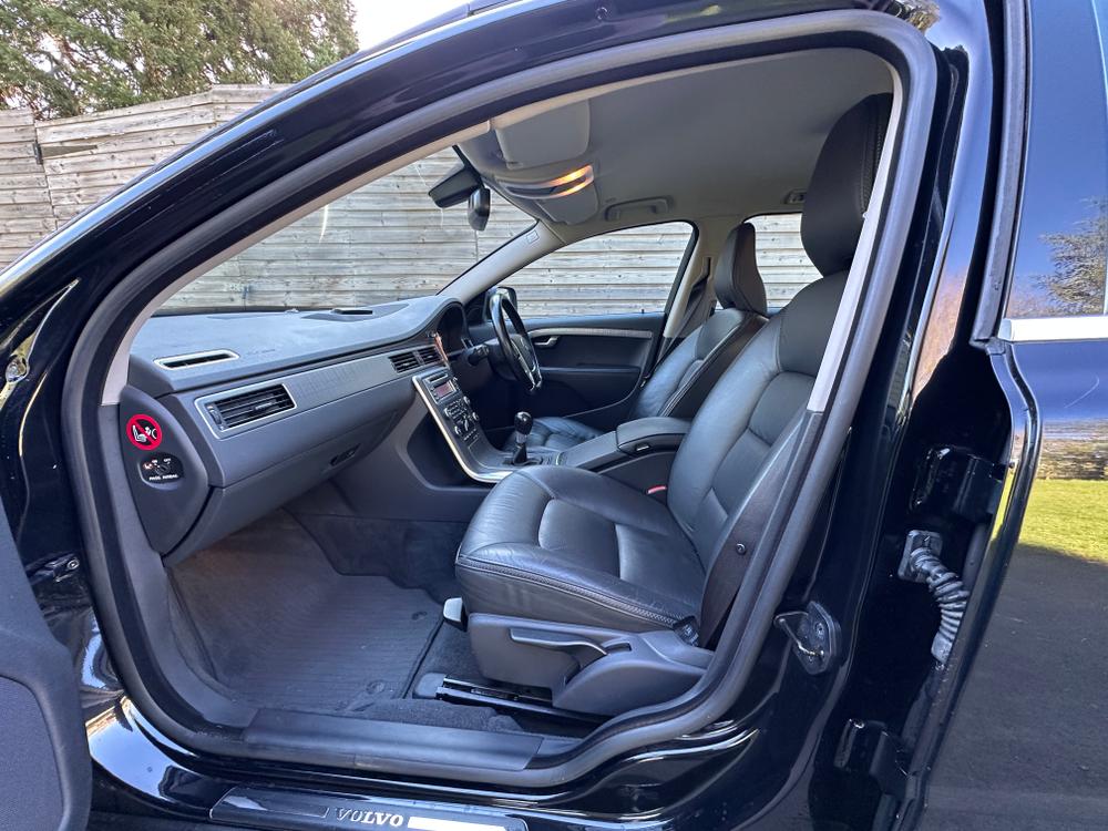 Used Volvo XC70 RE11DBU 19