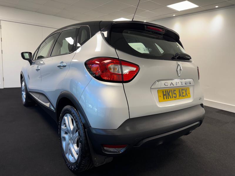 Renault Captur Photo 886c859f-a5f0-452e-8a57-d6be06c75392.jpg