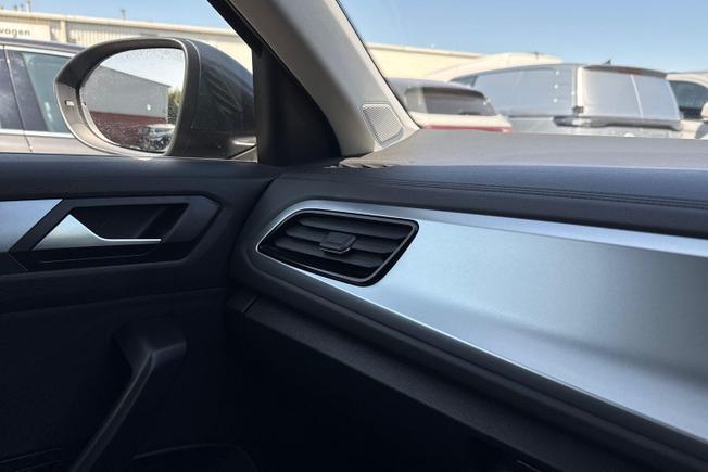 Volkswagen T-Roc Photo 31