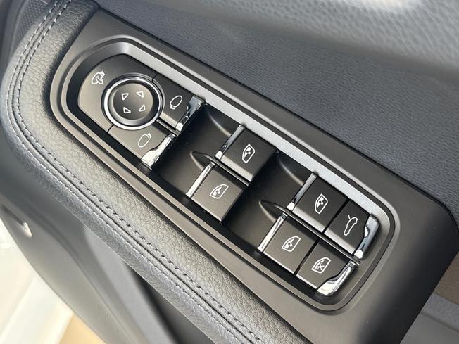 PORSCHE Macan Photo 35