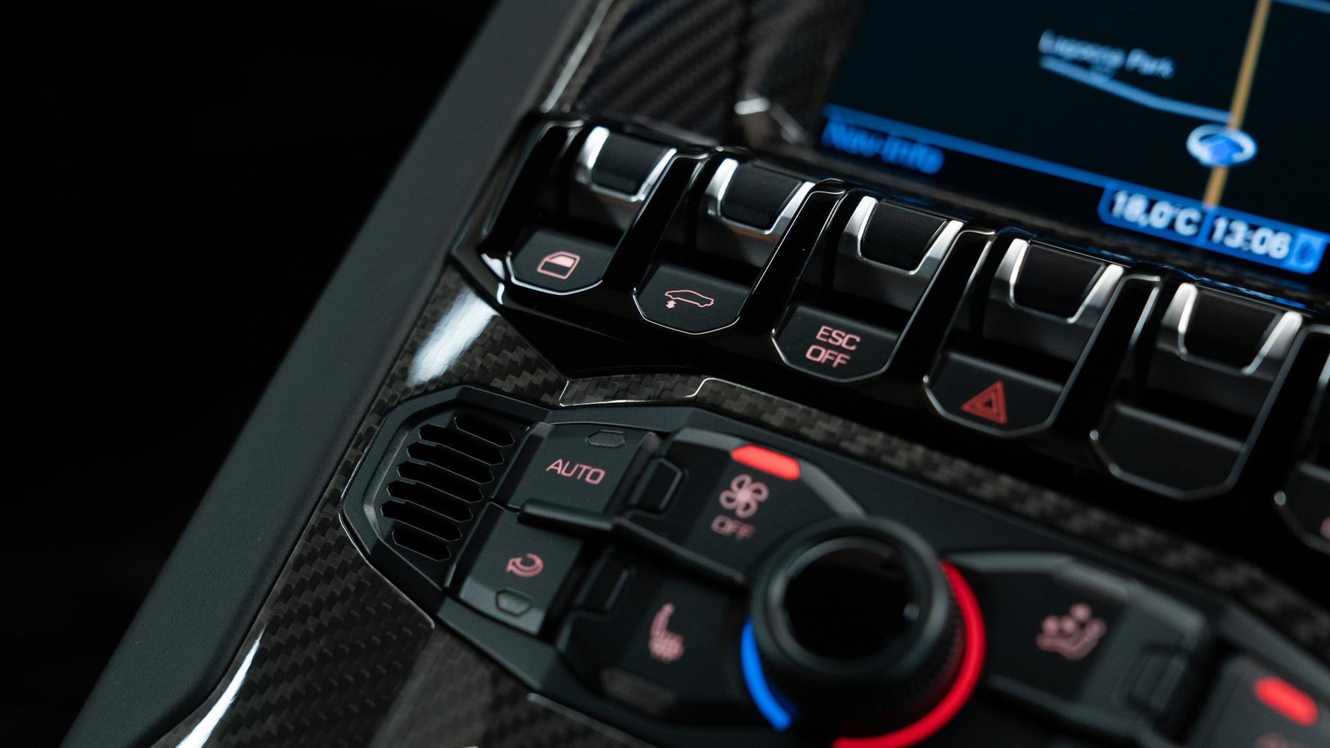 LAMBORGHINI Aventador Photo 887dc8fe-c3ca-4990-a241-83ae3a73fd18.jpg