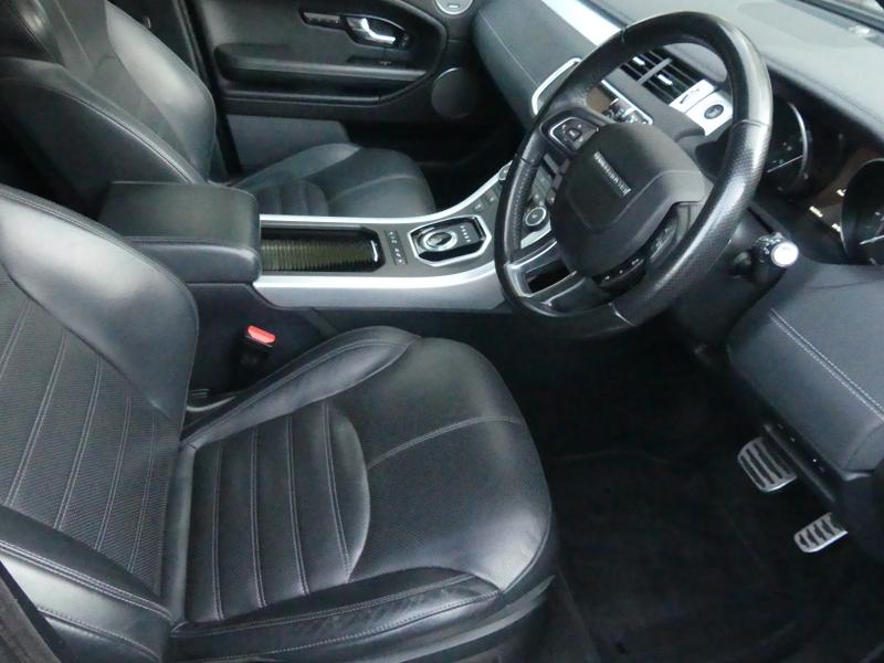 Land Rover Range Rover Evoque Photo 8884e5dd-78ee-4a98-98cd-d79557f36d7b.jpg