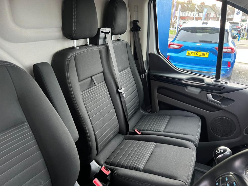 Ford Transit Custom Photo 888a8e6d-c71d-4c81-a352-9e02bf82ad74.jpg