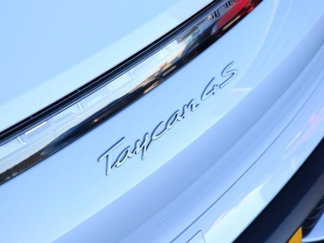PORSCHE Taycan Photo 27