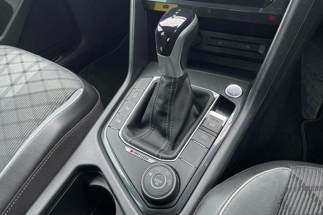 VOLKSWAGEN Tiguan Photo 16