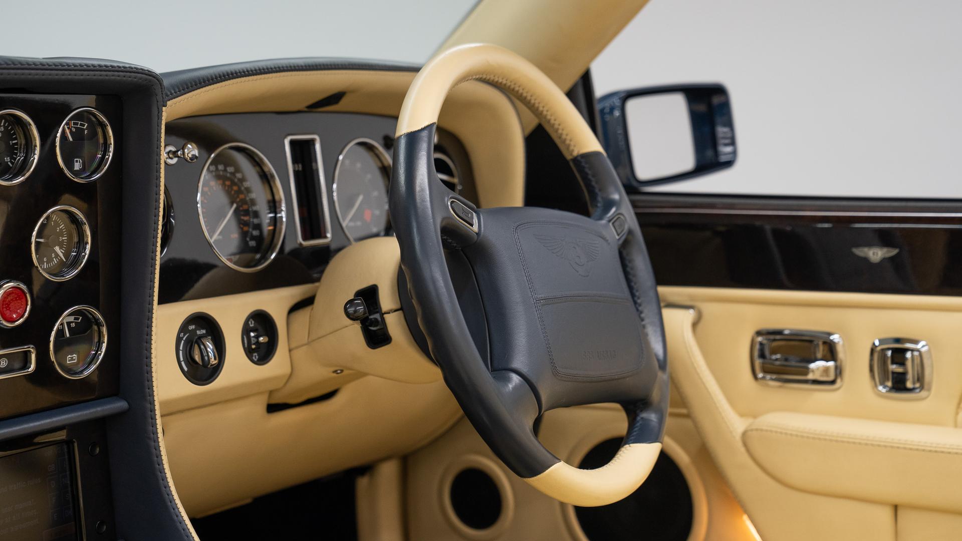 Bentley Azure Photo 889540c1-d5da-434a-9235-9aeb1a51a1a6.jpg