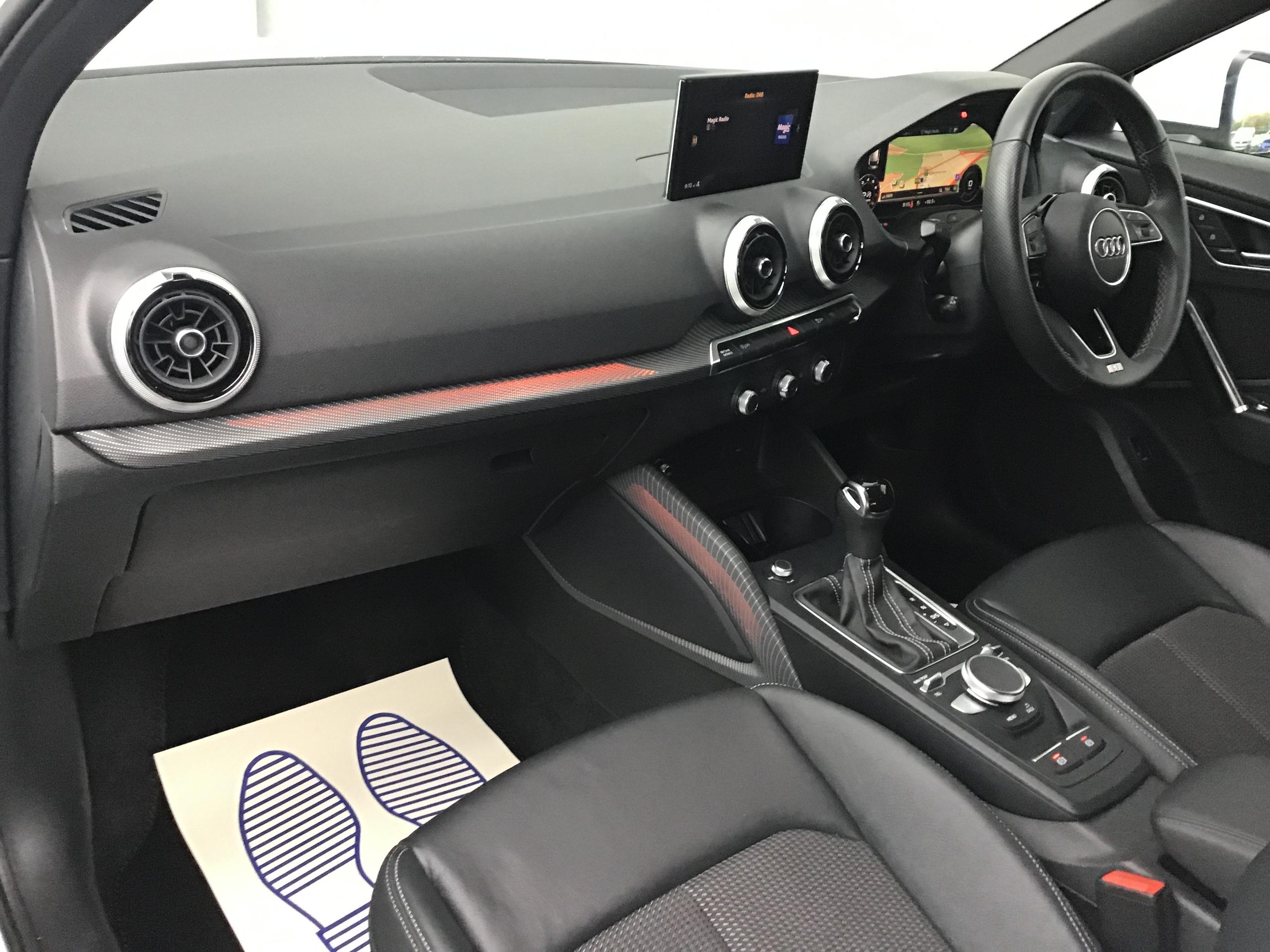 Audi Q2 Photo 12