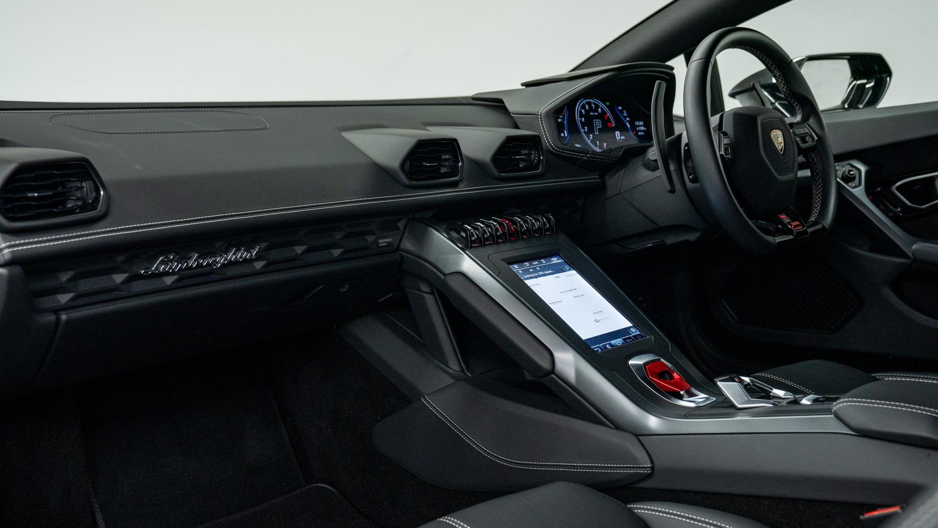 LAMBORGHINI Huracan Photo 88ae4ecc-d06e-4b02-9fb5-2d6a3de959cb.jpg