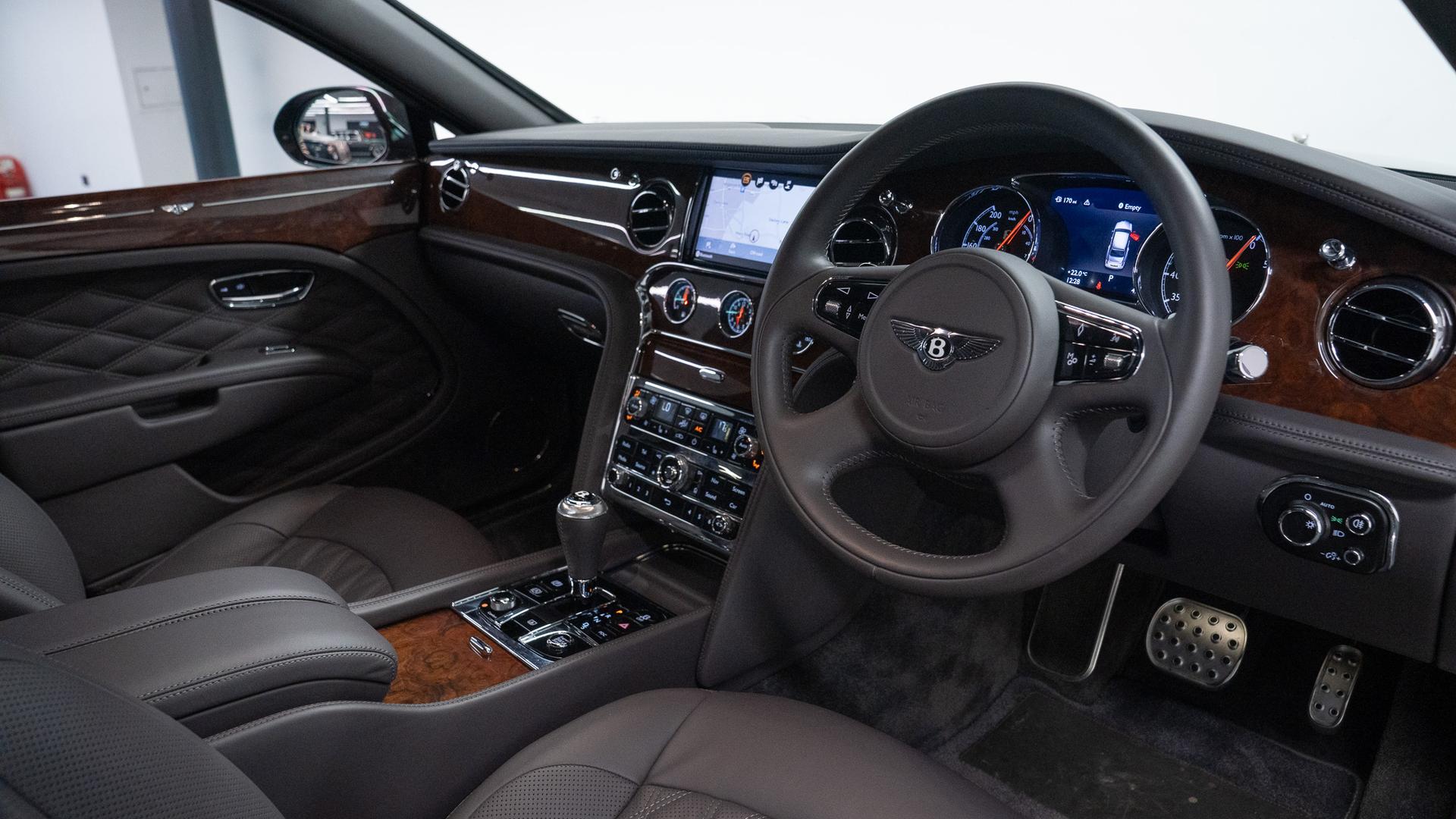 Bentley Mulsanne Photo 88b08e6f-a629-46f7-90ba-40fceddce97f.jpg
